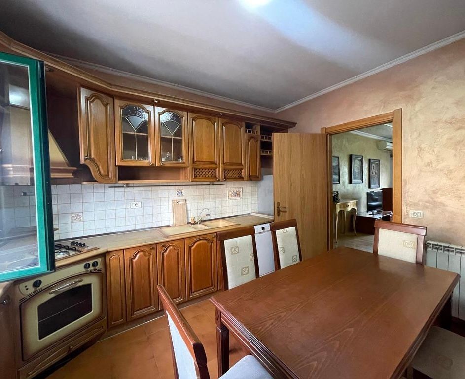 APARTAMENT 3+1+2 PER QIRA TEK ZOGU I ZI! 1,200 € /Muaj
