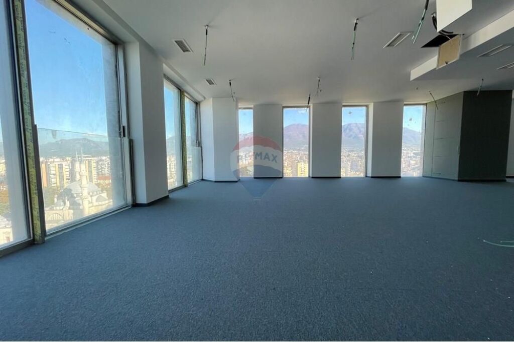 !!!Zyrë - Për Qira - Rruga e Elbasanit, Tiranë!!!