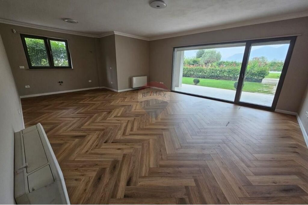 !!!Vilë - Për Qira - Mjull Bathore, Tiranë!!!