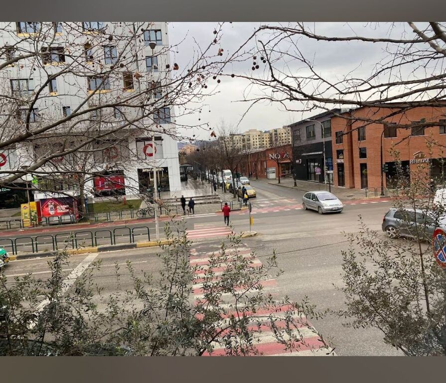 Affittasi 1+1 a 21 dicembre dietro Arlis.