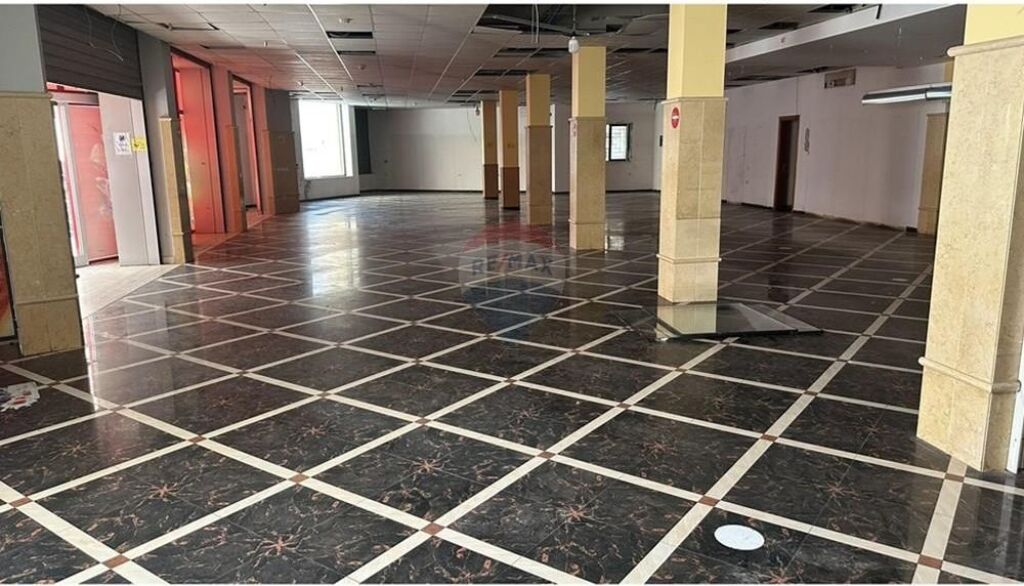 Commercial unit for sale near the Ballet School