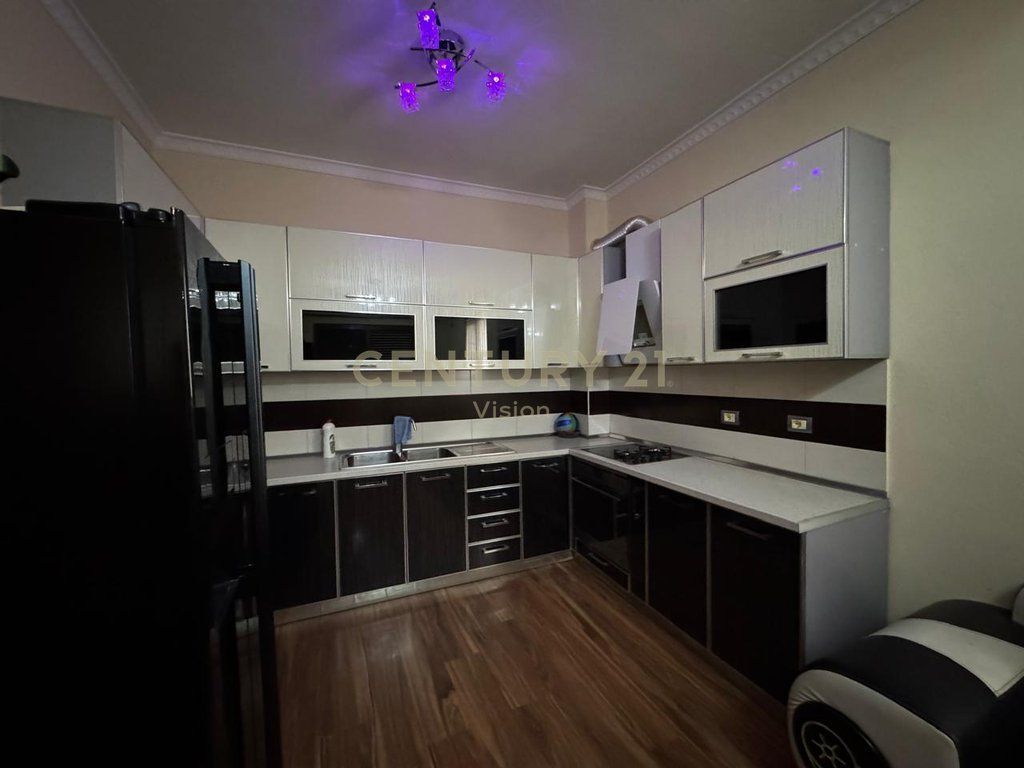 Vilë 3-kateshe për shitje në Dergut, Shkoder 275,000 €