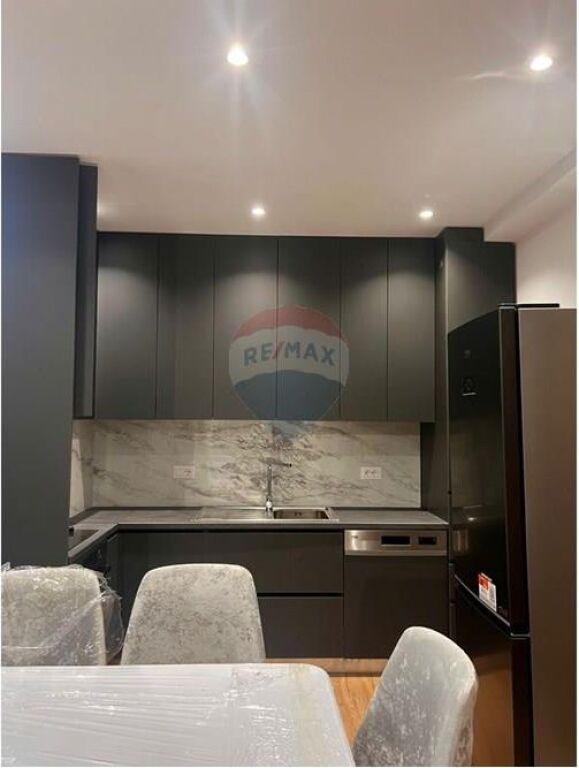 🏡 Jepet me Qira Apartament 3+1+2 – Pazari i Ri