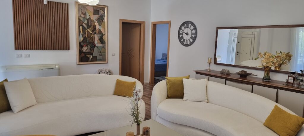 EKSKLUZIVE- Vilë 2-Katëshe për Shitje në Yrshek! 290,000 € Sip. Totale  374m2