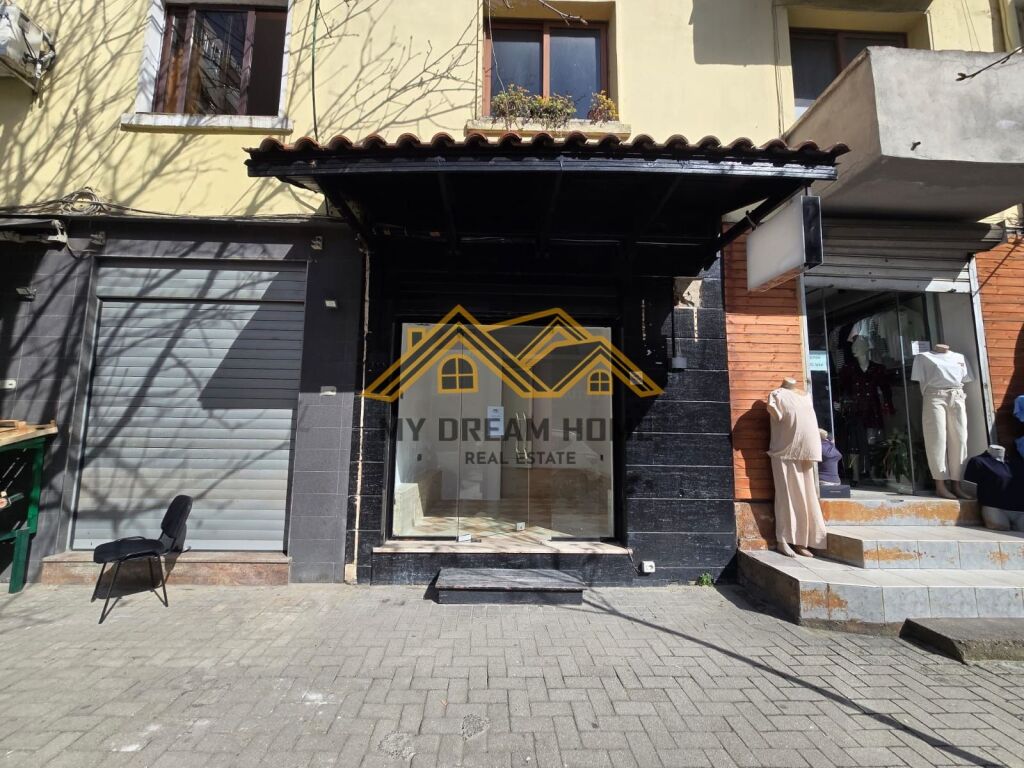 SHOP FOR RENT ON THE STREET SIDE IN DURRES.