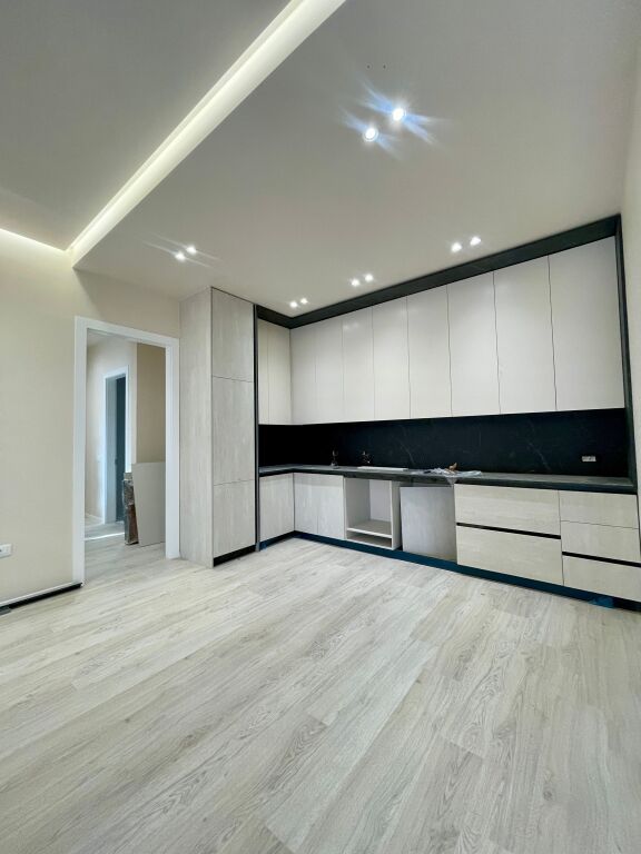 Apartament 2+1 Me Qera te Kompleksi Delijorgji!
