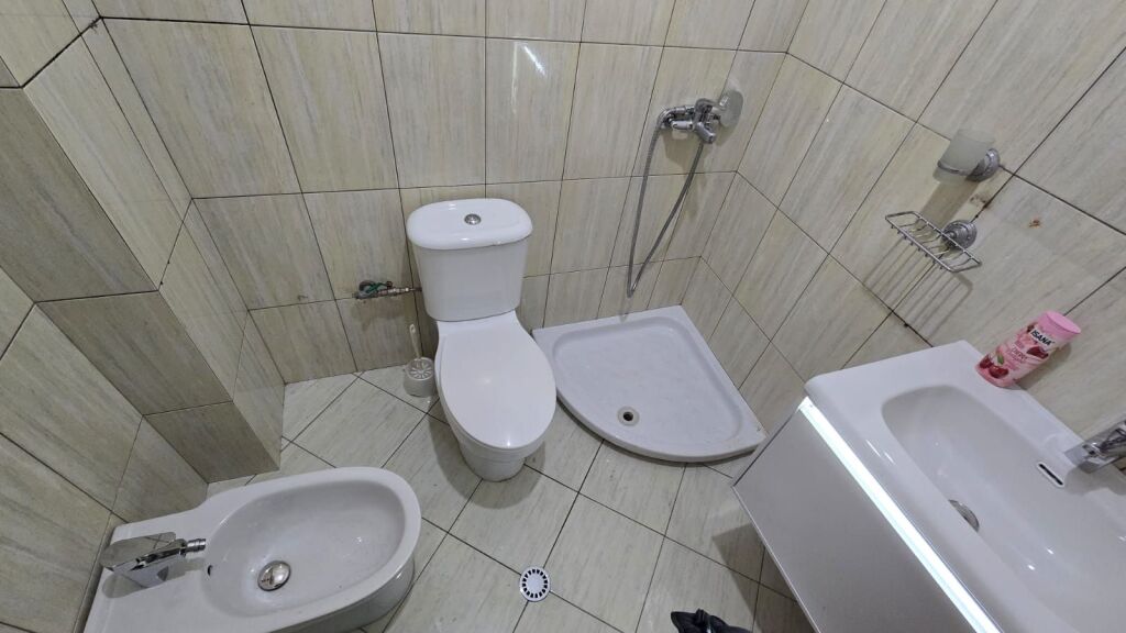 Affitto, Appartamento 1+1, Palazzo con freccia