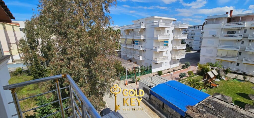 Papafingo con vista mare in vendita diviso in 2 appartamenti 2+1 ciascuno.  2 posti auto
