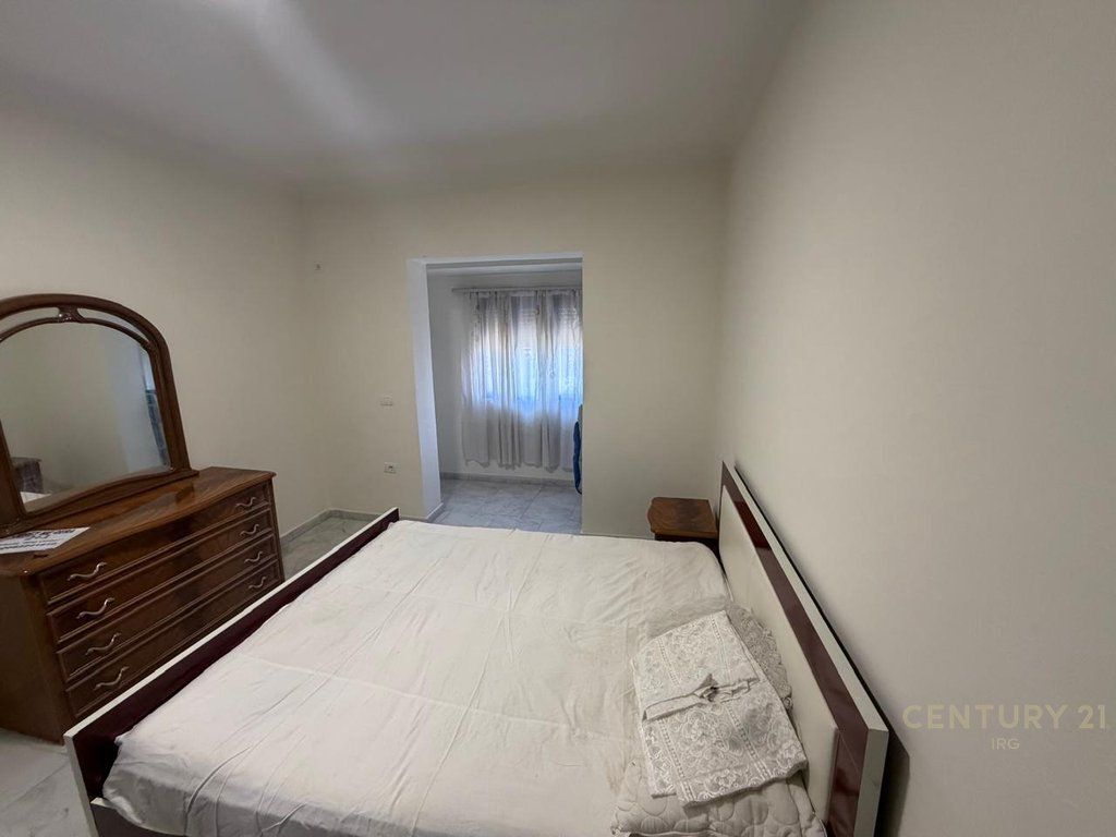 APARTAMENT 2+1 ME QERA TEK ZOGU I ZI