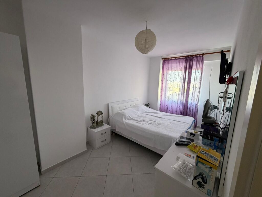 Jepet me qira apartament 1+1 ne spitalle pran Big Marketit!!