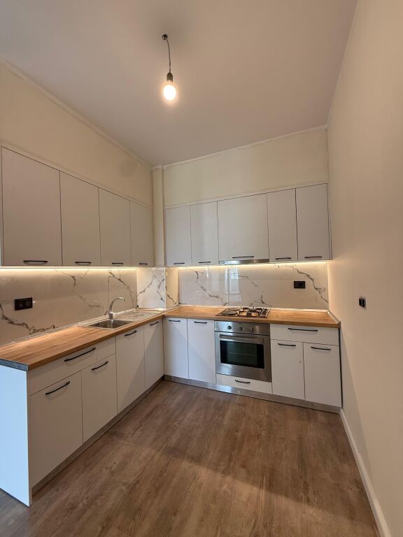 🏠Appartamento 1+1+balcone in vendita 📍Astir, vicino al Complesso Fratari, Prezzo: 8.800.000 Leke