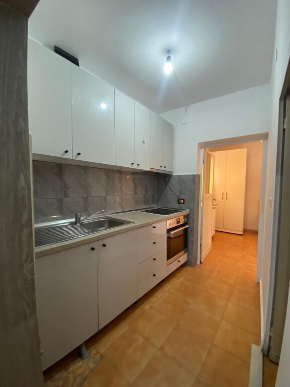 🏡 Jepet Apartament 1+1 me Qera midis st Trenit dhe Don Boskos, Tiranë