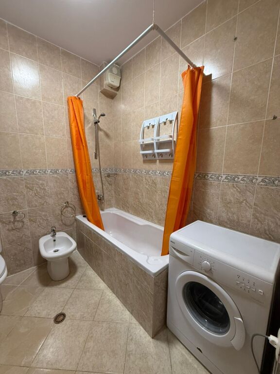 Appartamento 2+1 in affitto Centro vicino a Toptani Center a Tirana