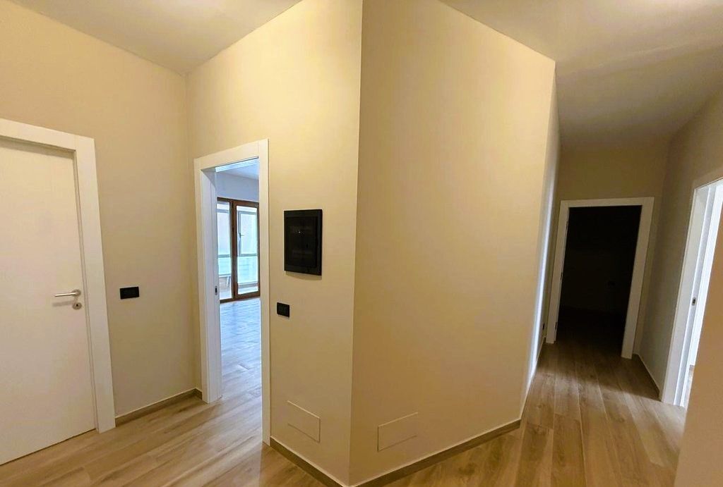 OFFICE FOR RENT 138 M2 IN GARDA, 4 ROOMS + PARKING SPACE