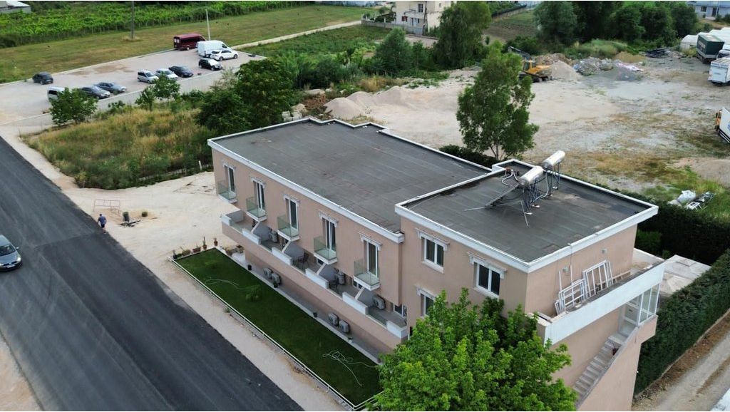 JEPET AMBJENT BIZNESI PER QIRA NE RRUGEN TIRANE-NDROQ