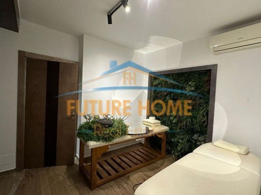 Shitet, Apartament, Petro Nini