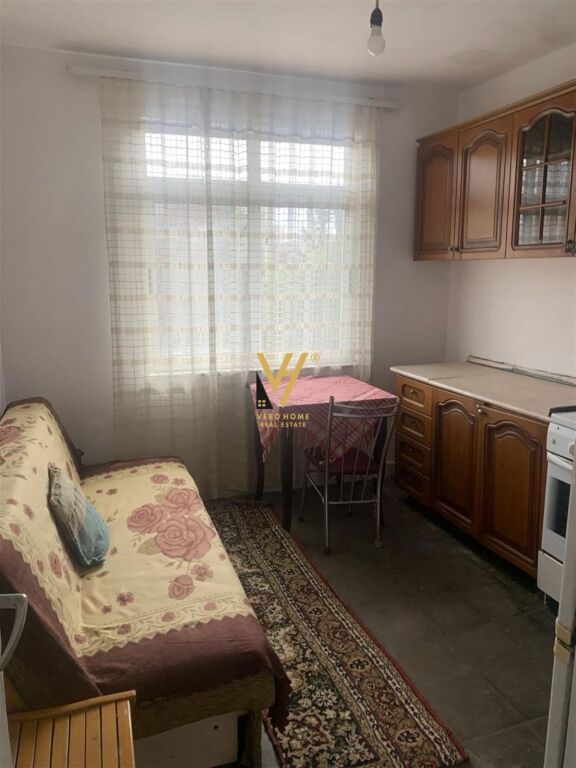 JEPET APARTAMENT 2+1+ANEKS ME QERA TE MEDRESEJA 45.000 LEKE
