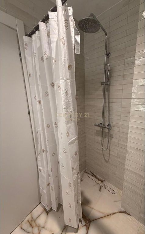 JEPET ME QIRA GARSONIERE TEK SHKOLLA MIHAL GRAMENO