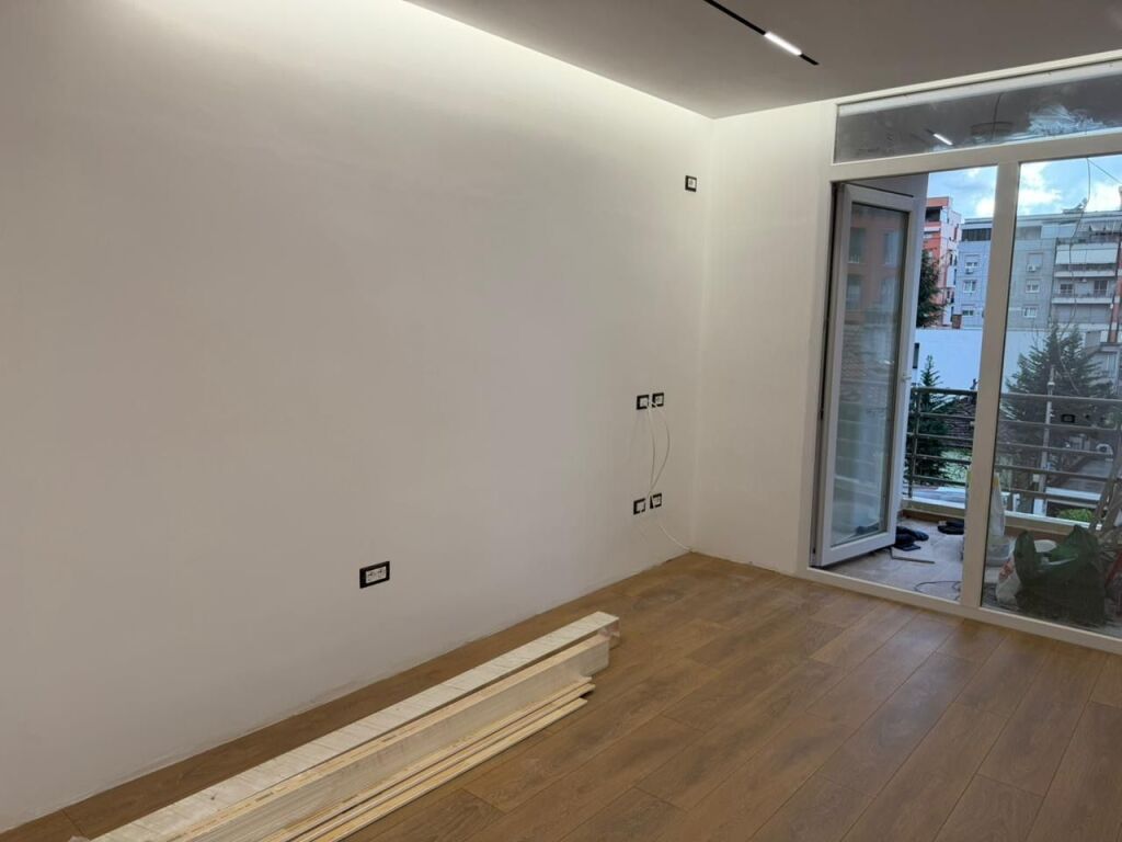 Apartament 1+1, 21 Dhjetori!