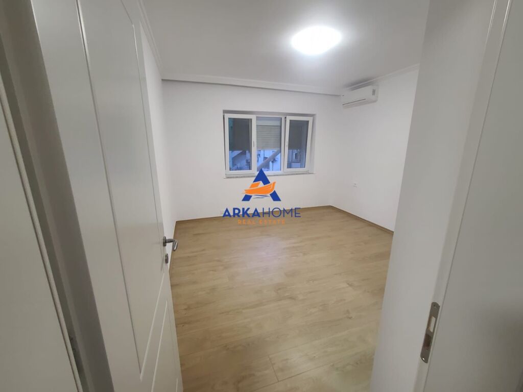JEPET APARTAMENT ME QERA 2+1+BALLKON "PALLATI 2 , RRUGA LUIGJ GURAKUQI" 120.000 LEKE