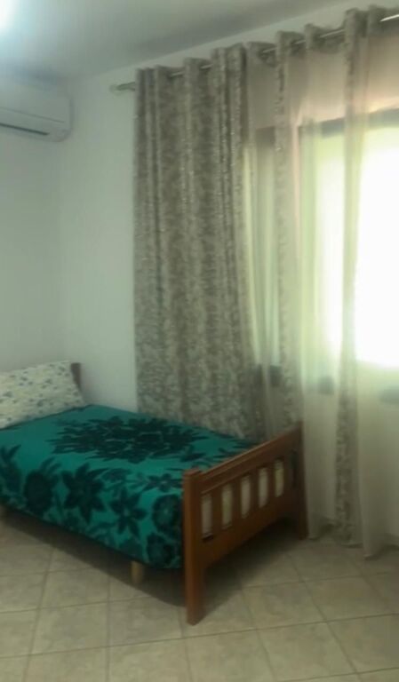 Jepet me qera apartament 2+1+ 2 Ballkon , RRUGA PJETER BUDI, AFER ISH SHKOLLES FLABINA, QYTETIN STUDENTI.