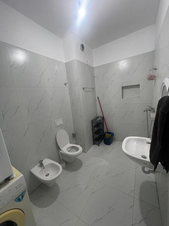 Jepet me qira apartament 1+1 Fusha e Aviacionit 550 mije leke