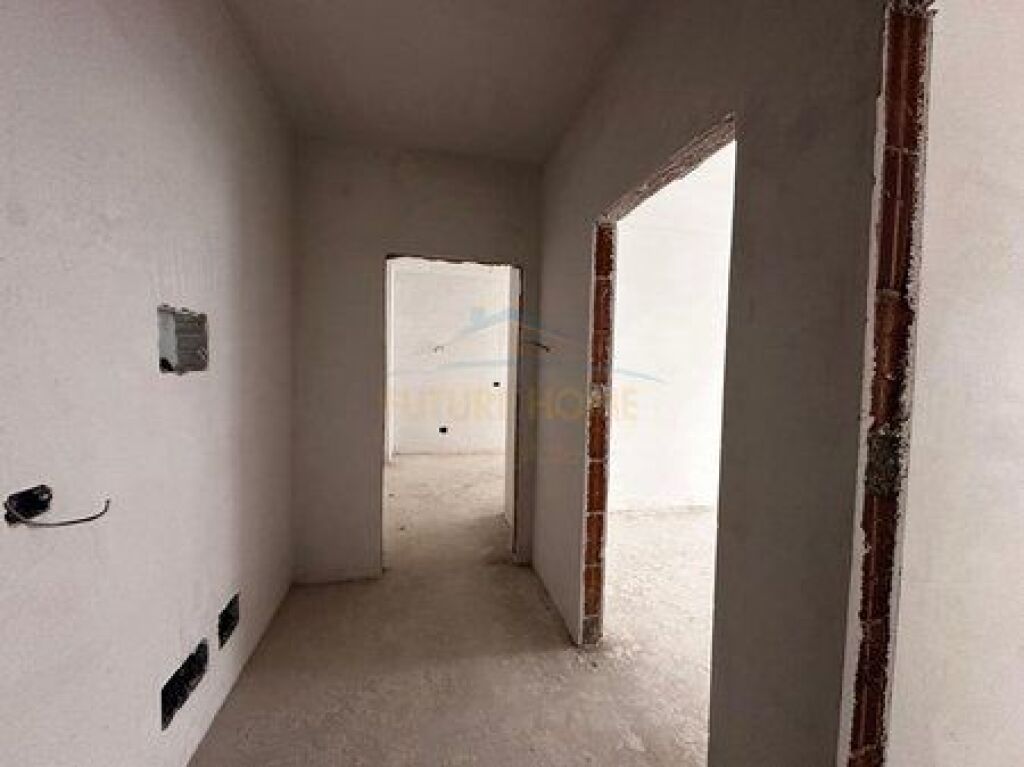 Shitet, Apartament 2+1, Paskuqan