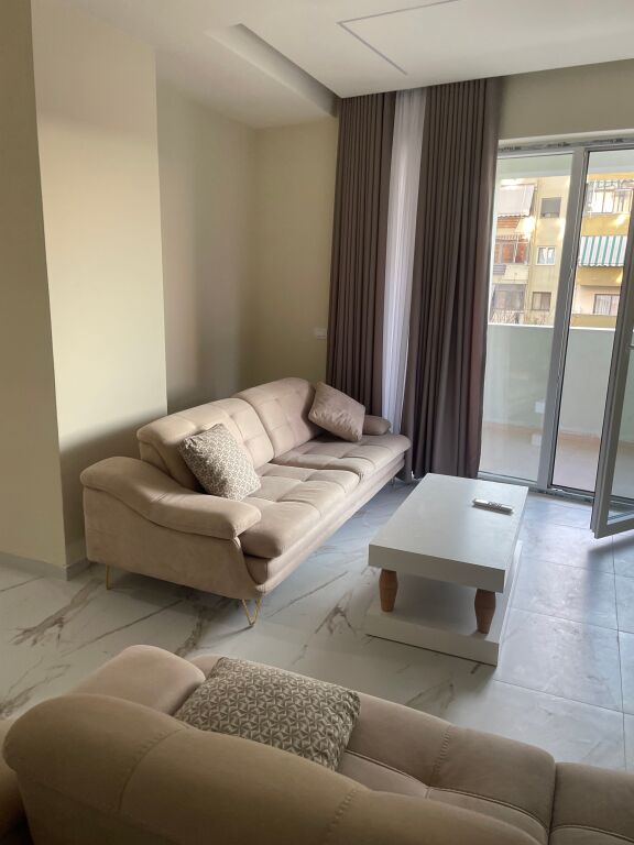 Affittasi appartamento 1+1 super arredamento nuovo zona Americana 2 vicino alla Scuola Unita vicino alla Facoltà di Medicina ecc