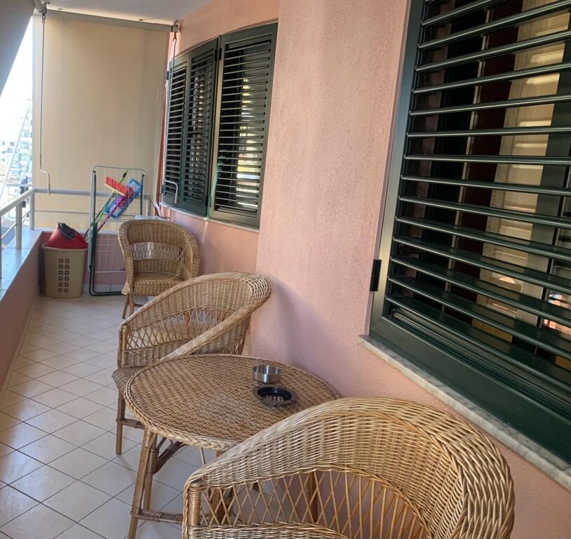 AFFITTASI APPARTAMENTO 2+1+2 AL 21 DHJETORI 800 EURO