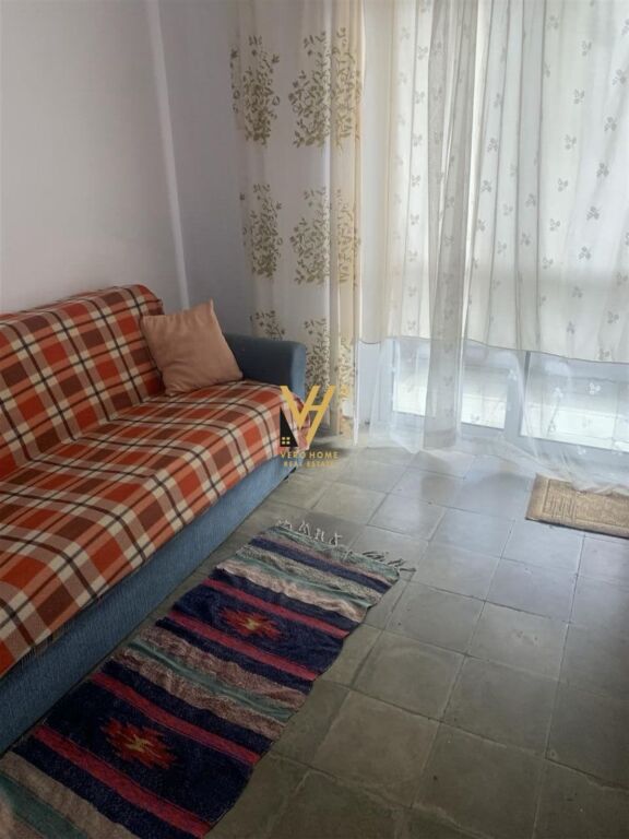 JEPET APARTAMENT 2+1+ANEKS ME QERA TE MEDRESEJA 45.000 LEKE