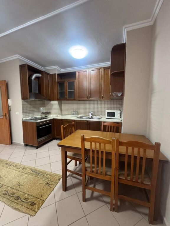 🏠JEPET ME QIRA Apartament 1+1 📍Rruga e Bogdaneve  🏢Kati i 5, me ashensor 📐Sip: 62m2 💶Cmimi: 55.000 Leke/Muaj