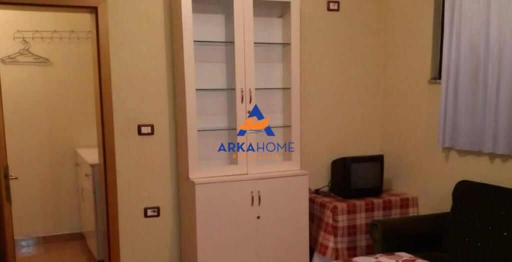 JEPET APARTAMENT ME QERA 1+1 "AFER SHKOLLES BAJRAM CURRI" 35000 LEKE