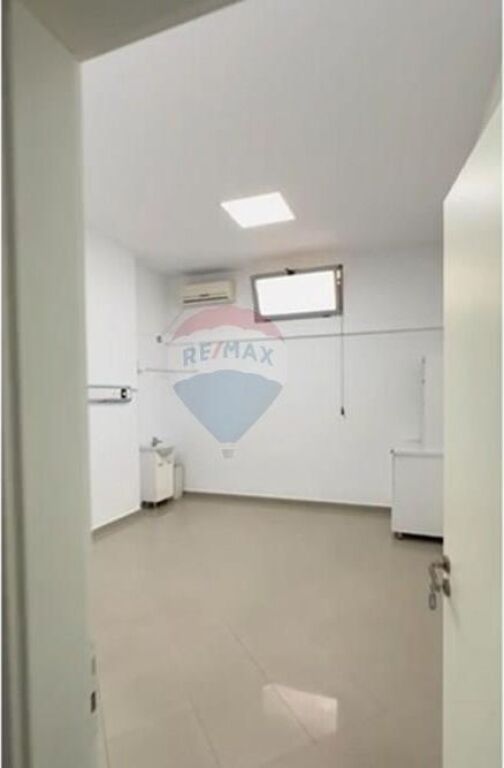 Zyrë - Për Qira - Pallati me Shigjeta, Tiranë