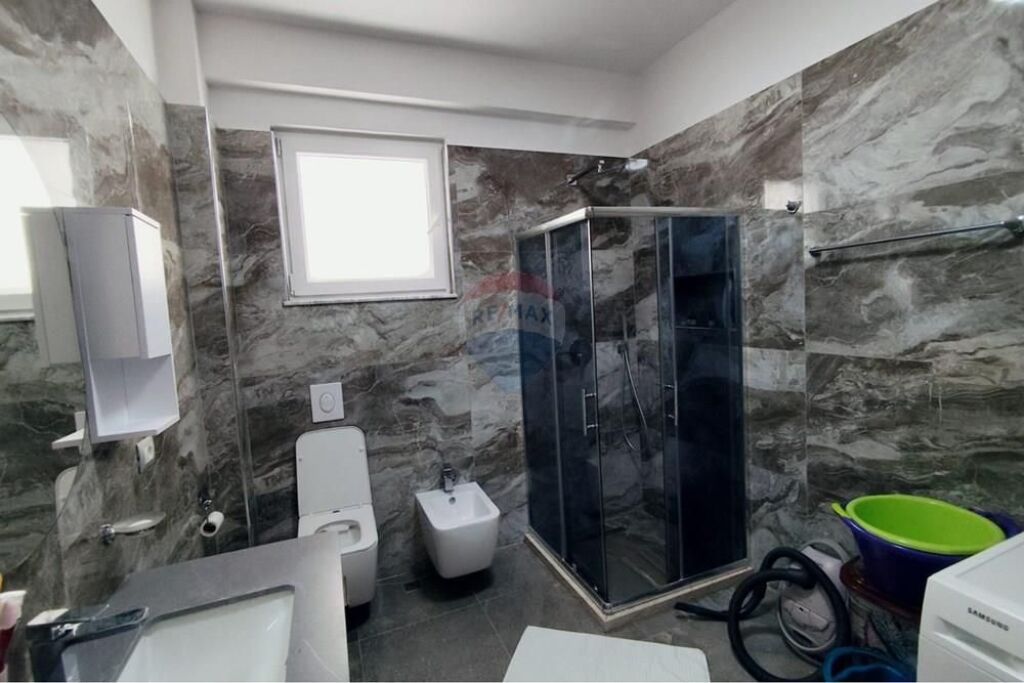 Jepet me qira (2+1) plus post parkimi, Selitë