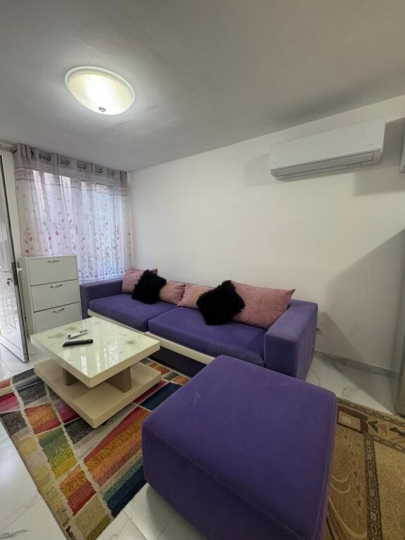 🏠JEPET ME QIRA Hyrje 2+1 ne Vile private 📍5 Maji  🏢Kati i 1 💶Cmimi: 45.000 Leke/Muaj