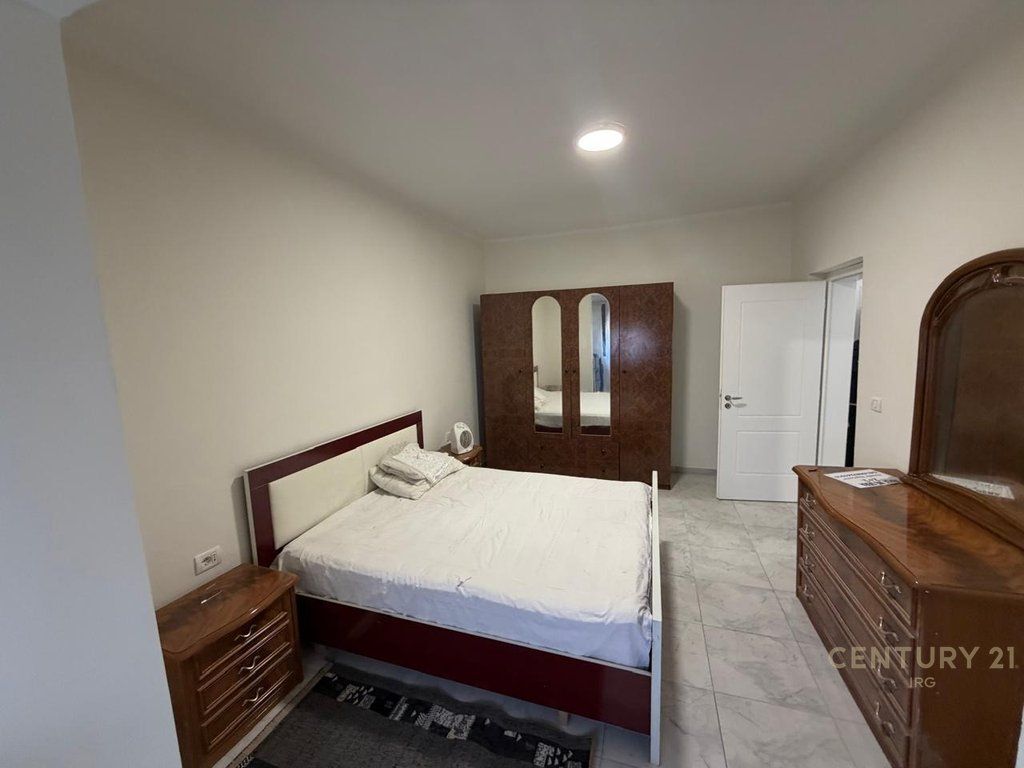 APARTAMENT 2+1 ME QERA TEK ZOGU I ZI