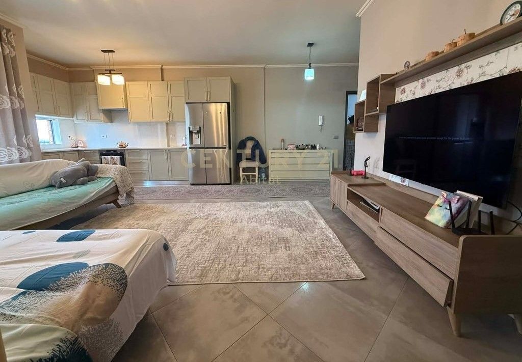 Shitet apartament 2+1+2 tualete në zonën e Oxhakut