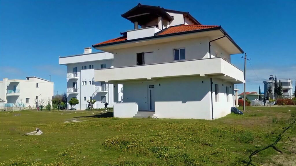 Shitet Vilë + Tokë Pranë Valamar Durrës