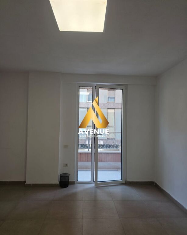 ZYRË ME QIRA – PRANË RTSH TIRANË