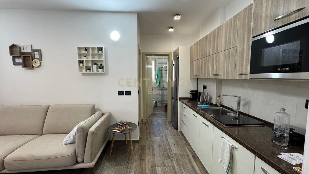 APARTAMENT+PARKIM AFER DETIT TE SHKEMBI I KAVAJES !