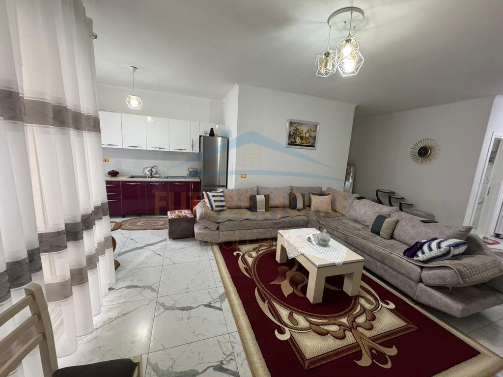 Shitet, Apartament 2+1 , Fresk