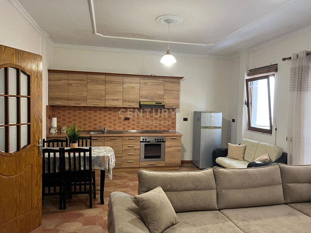 JEPET ME QIRA APARTAMENT TEK PETRO NINI