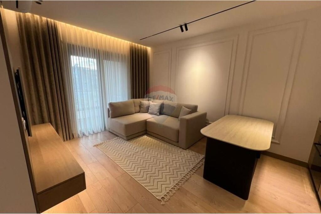 Apartament - Për Qira - Komuna e Parisit,