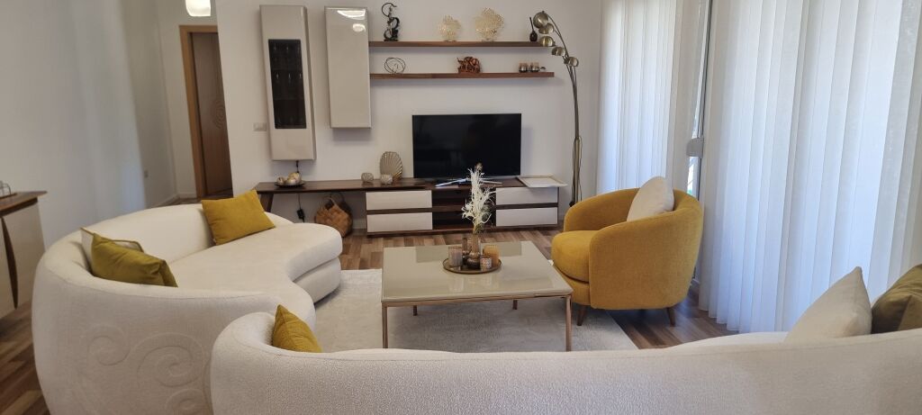 EKSKLUZIVE- Vilë 2-Katëshe për Shitje në Yrshek! 290,000 € Sip. Totale  374m2