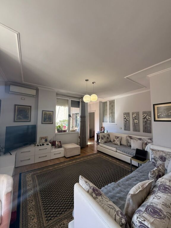 Shitet apartament 2+1+2 tualete te Rruga e Bogdaneve