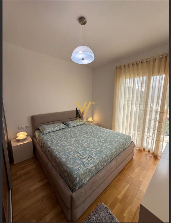 JEPET APARTAMENT 2+1+2+BLK ME QERA TE KOPSHTI BOTANIK 1.000 EURO