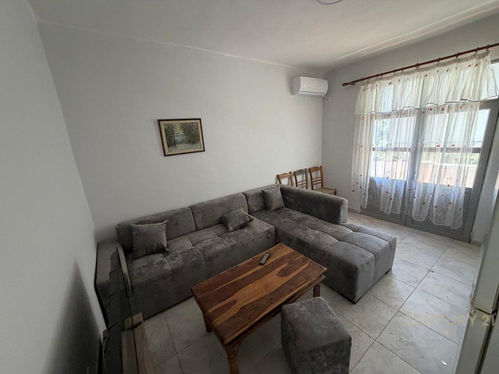 APARTAMENT 2+1 ME QERA TEK ZOGU I ZI