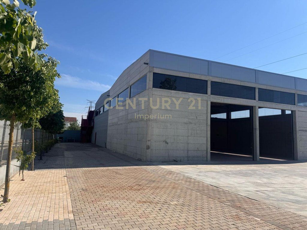 Japim me qira kapanon Shum Prane Aeroportit Nënë Tereza 3,000 € /Muaj