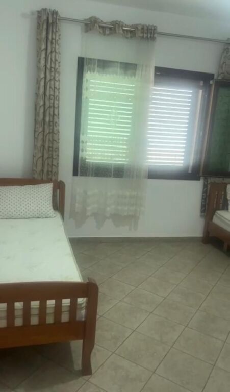 Jepet me qera apartament 2+1+ 2 Ballkon , RRUGA PJETER BUDI, AFER ISH SHKOLLES FLABINA, QYTETIN STUDENTI.