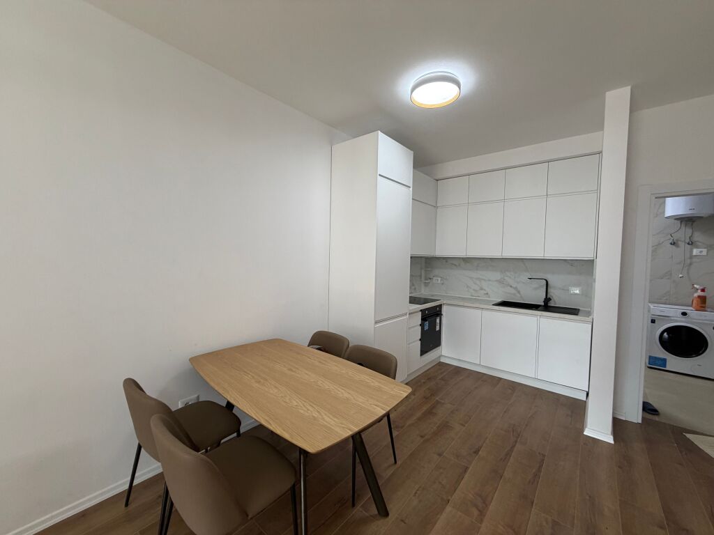 Jepet me qera apartament 1+1 në Don Bosko  • Kati: 9  • Tipologjia: 1+1  • Gjendja: i sapo arreduar  • Zona: Don Bosko  • Çmimi: 600€ / muaj  Apartamenti është i mobiluar në mënyrë moderne dhe gati për banim. Ndodhet në një zonë të aksesueshme dhe të preferuar.  Për më shumë informacion, kontaktoni.